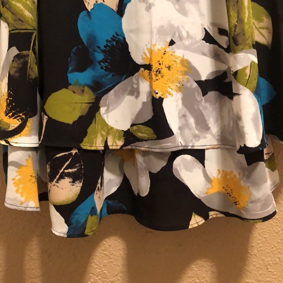 NWOT Worthington Flowy Flowered Top. Ties in the back. Beautiful rich colors. - Picture 3 of 15